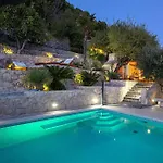 Four-bedroom In Nyaraló