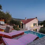 Four-bedroom In Nyaraló *