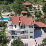 Four-bedroom In * Klis