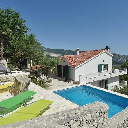 Сasa de vacaciones Four-bedroom In *