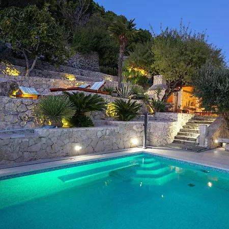 5 Bedroom Cozy Home In Klis Holiday home