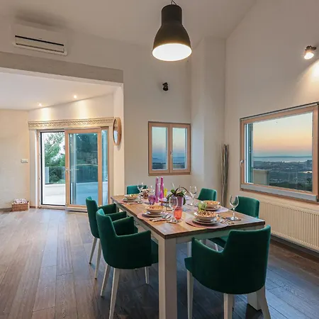 Four-bedroom In * Klis