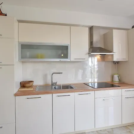 5 Bedroom Cozy Home In Klis *