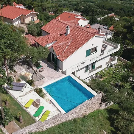 5 Bedroom Cozy Home In Klis Klis