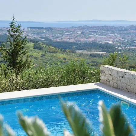 Holiday home 5 Bedroom Cozy Home In Klis Klis