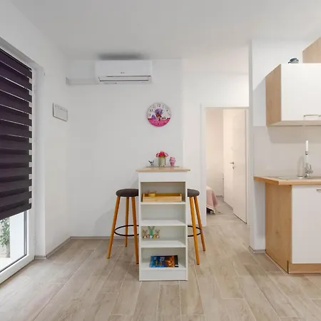 Four-bedroom In Сasa de vacaciones Klis