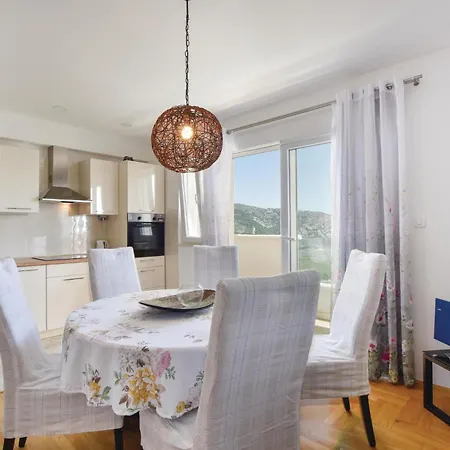 Four-bedroom In * Klis