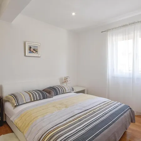 Holiday home 5 Bedroom Cozy Home In Klis