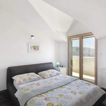 Сasa de vacaciones Four-bedroom In *