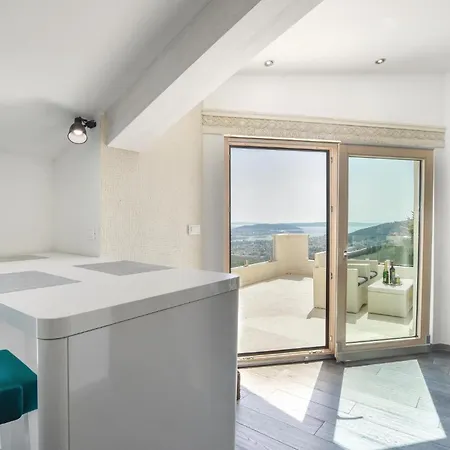 Four-bedroom In Сasa de vacaciones Klis