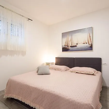 Сasa de vacaciones Four-bedroom In Klis