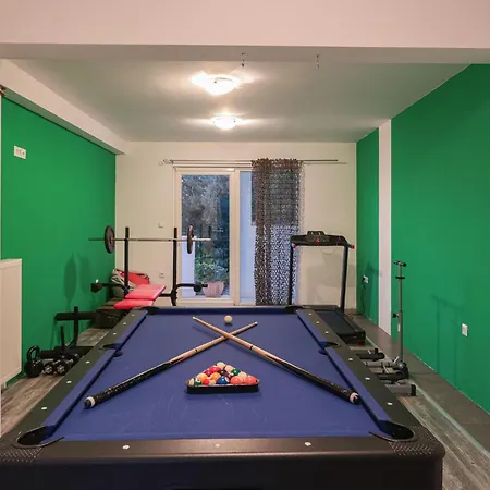 Сasa de vacaciones Four-bedroom In Klis