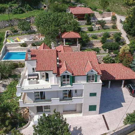 Four-bedroom In * Klis