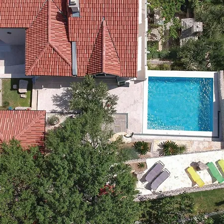 Holiday home 5 Bedroom Cozy Home In Klis